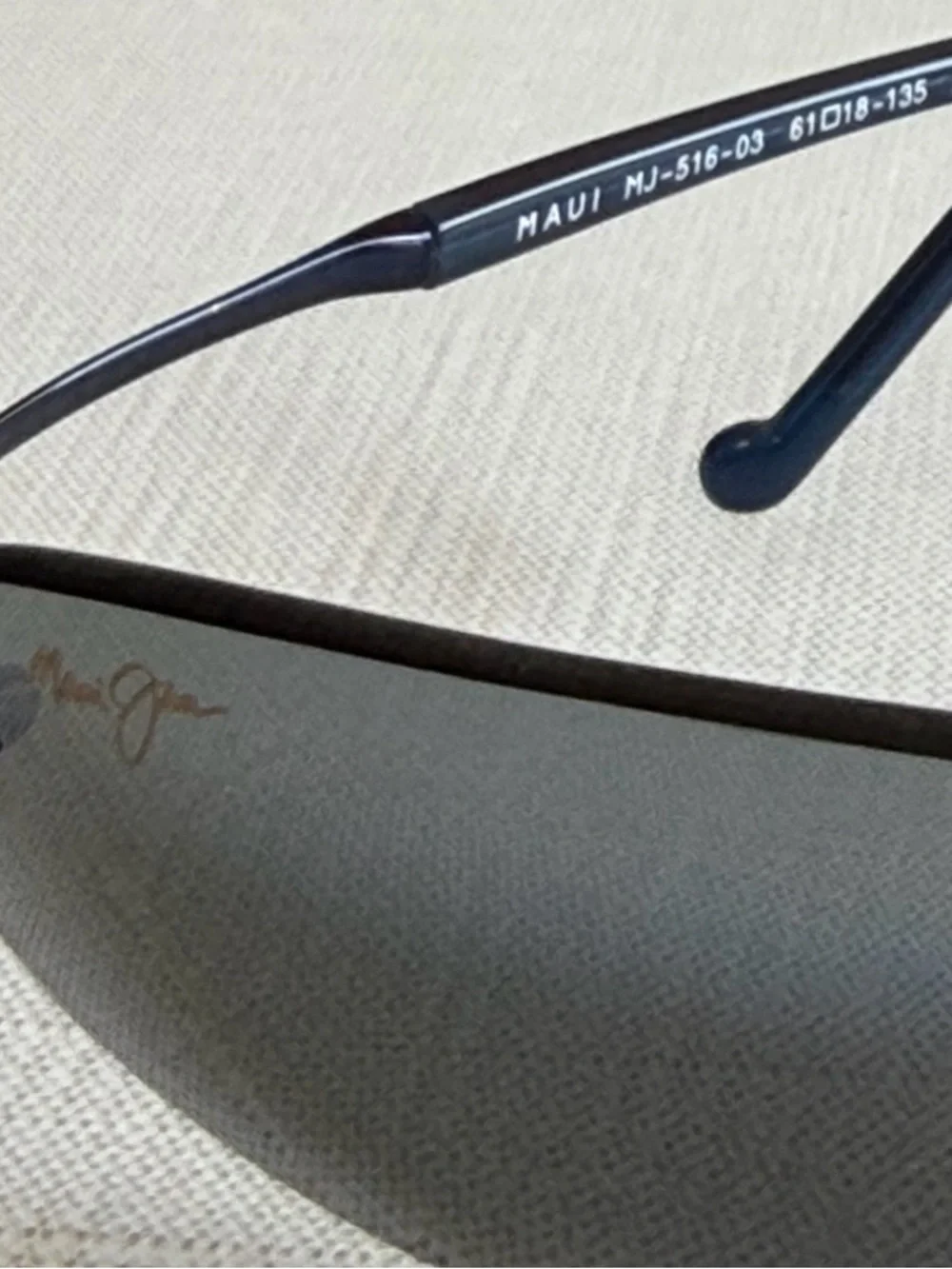 Maui Jim Honolua Bay MJ516-03 Japan Titanium Blue / Gray Lenses + Hard Zip Case